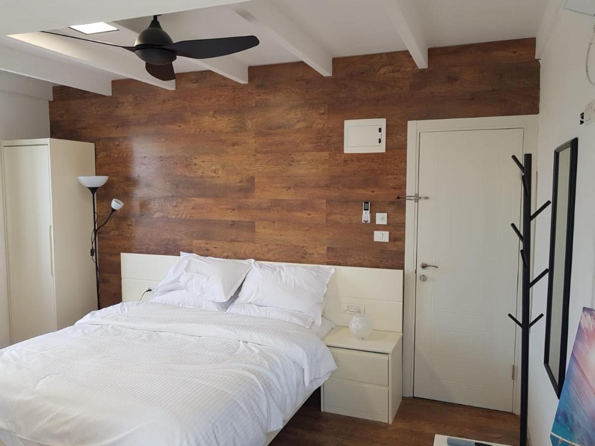 Boutique 22 Guest Rooms Haifa Esterno foto