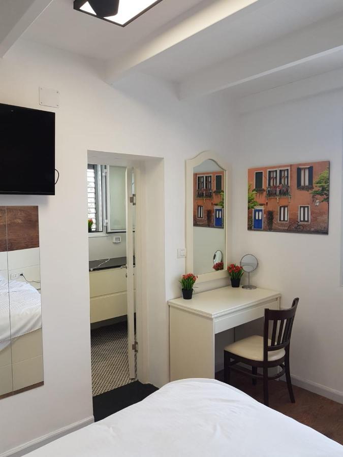 Boutique 22 Guest Rooms Haifa Esterno foto